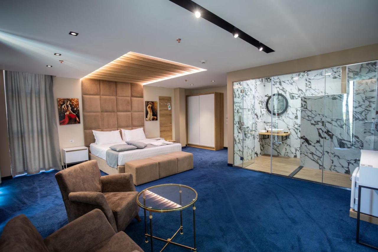 Nuevo Deluxe Hotel